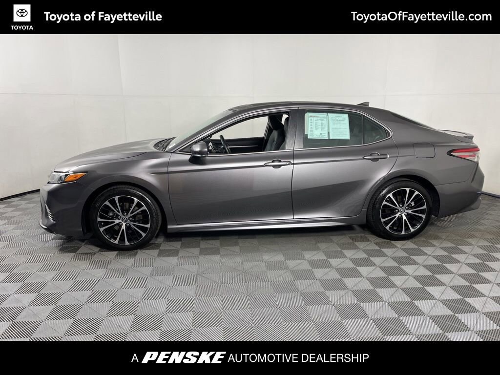 Used 2019 Toyota Camry SE Sedan