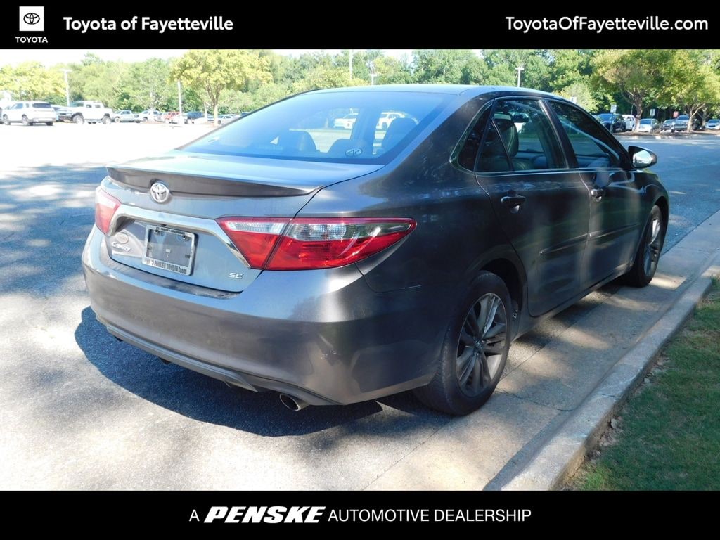 Used 2016 Toyota Camry SE Sedan