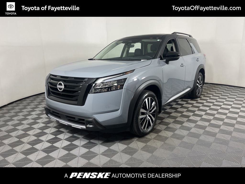 2025 Nissan Pathfinder Platinum's photo
