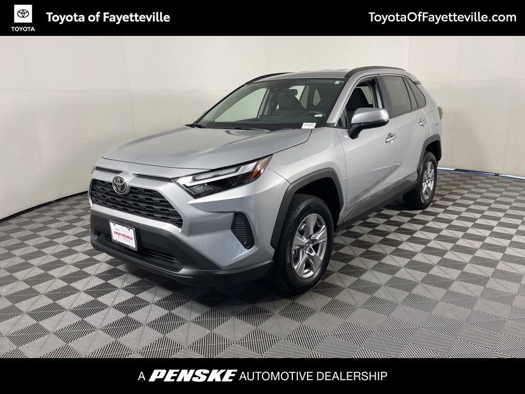 2025 Toyota RAV4 XLE's photo