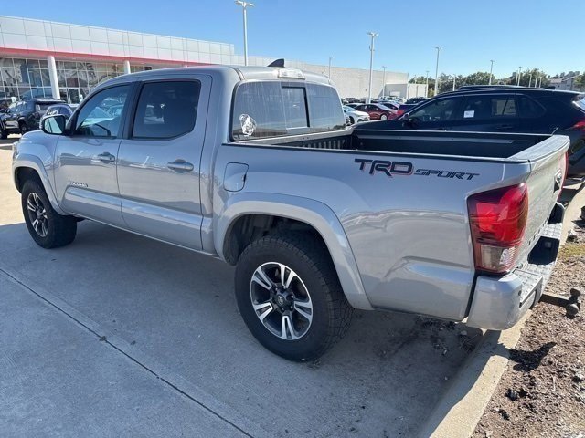 2019 Toyota Tacoma TRD Sport V6 photo 2