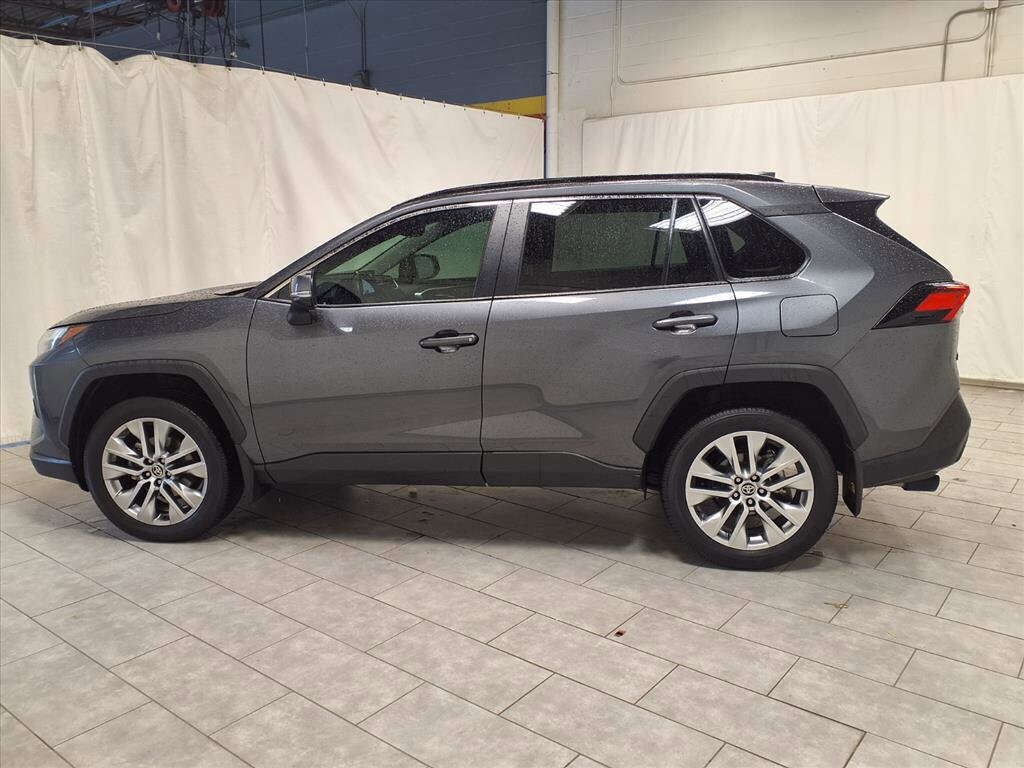 2024 Toyota RAV4 XLE Premium photo 3