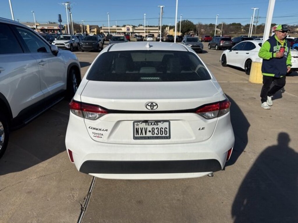 Used 2021 Toyota Corolla LE Sedan