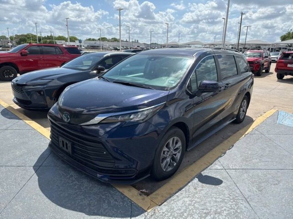 Certified 2024 Toyota Sienna LE 8 Passenger Van Passenger Van