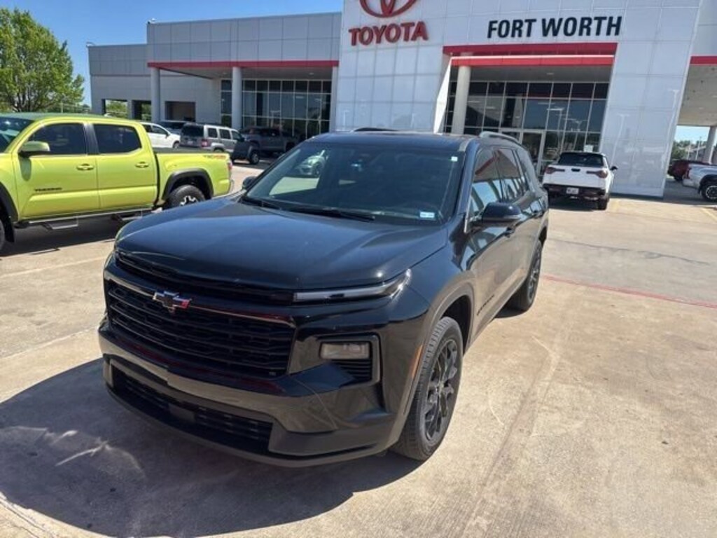 Used 2024 Chevrolet Traverse LT SUV