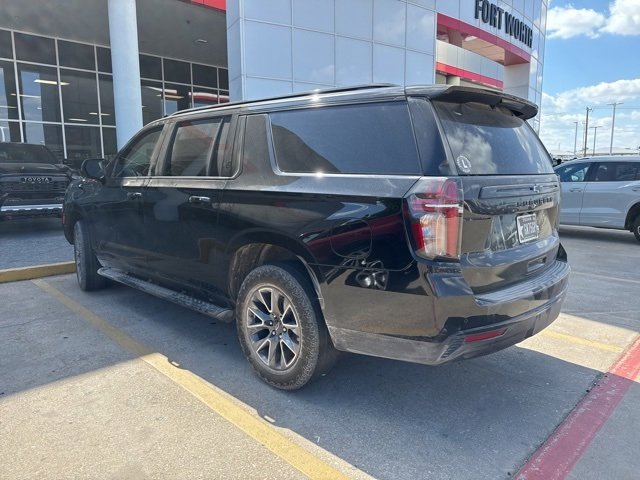 2023 Chevrolet Suburban Z71 photo 3