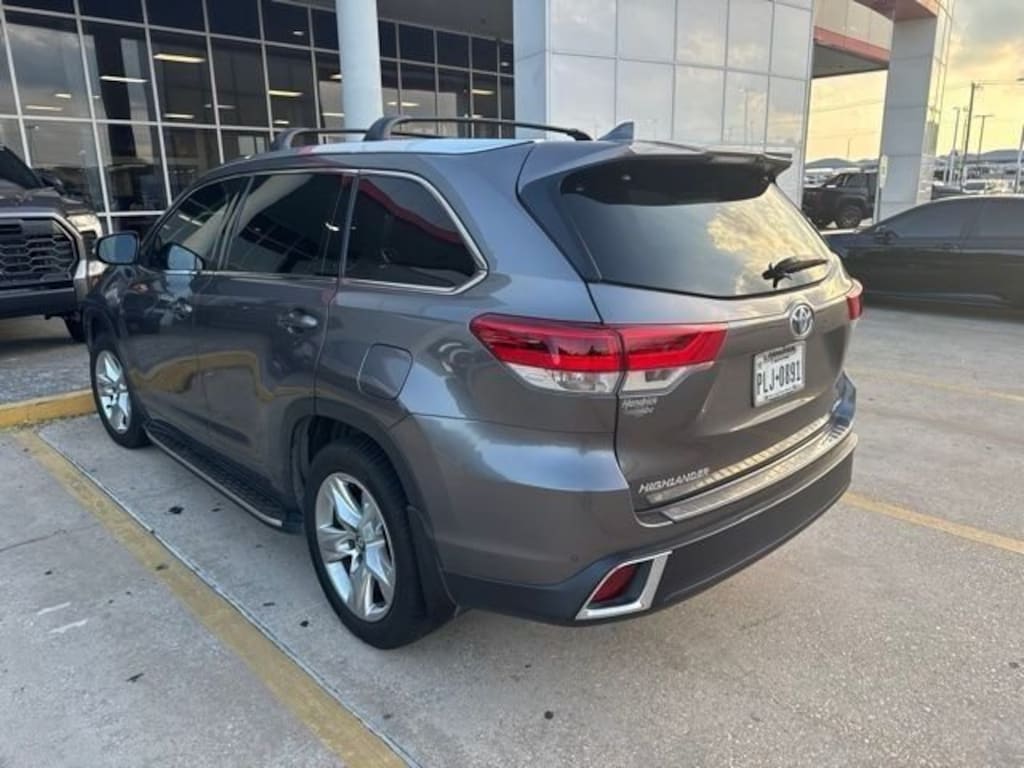 Used 2018 Toyota Highlander Limited V6 SUV