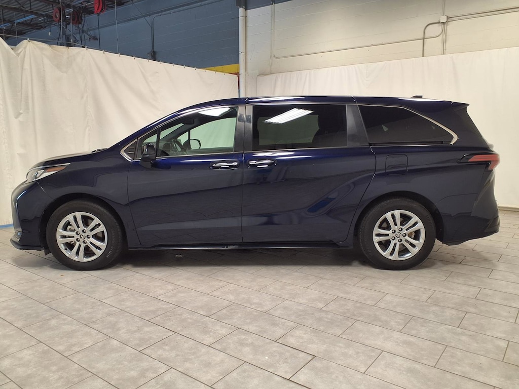 Used 2022 Toyota Sienna XSE 7 Passenger Van Passenger Van