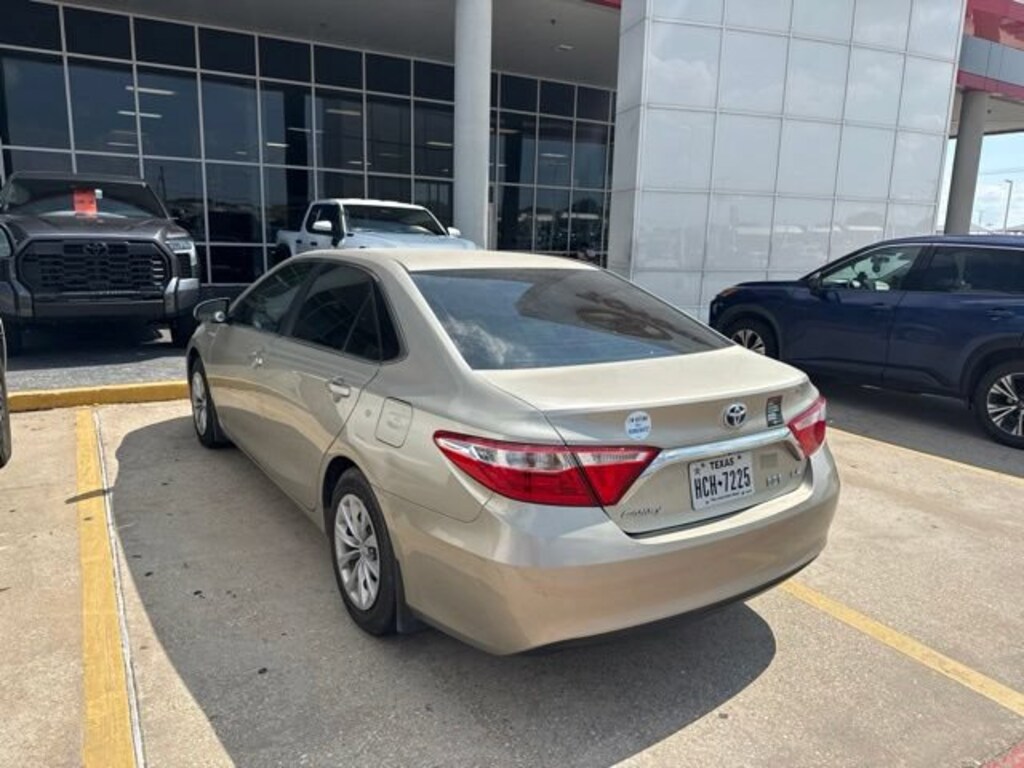 Used 2015 Toyota Camry Hybrid LE Sedan