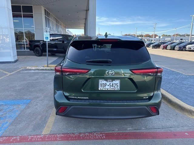 2023 Toyota Highlander L photo 4