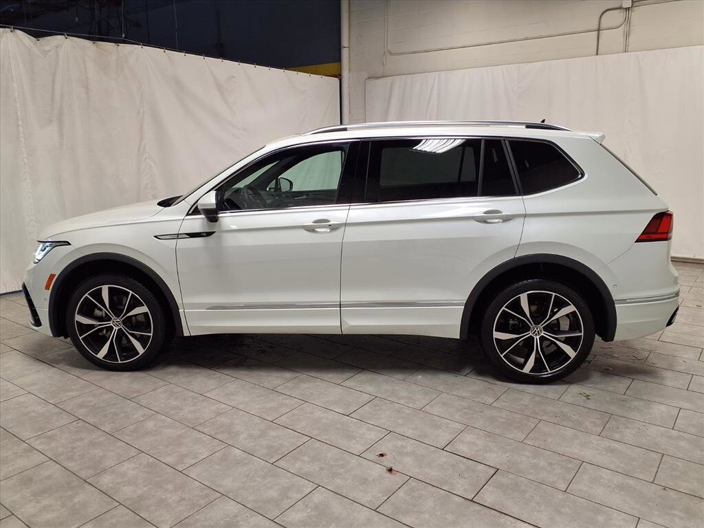 2022 Volkswagen Tiguan SEL Premium R-Line photo 3