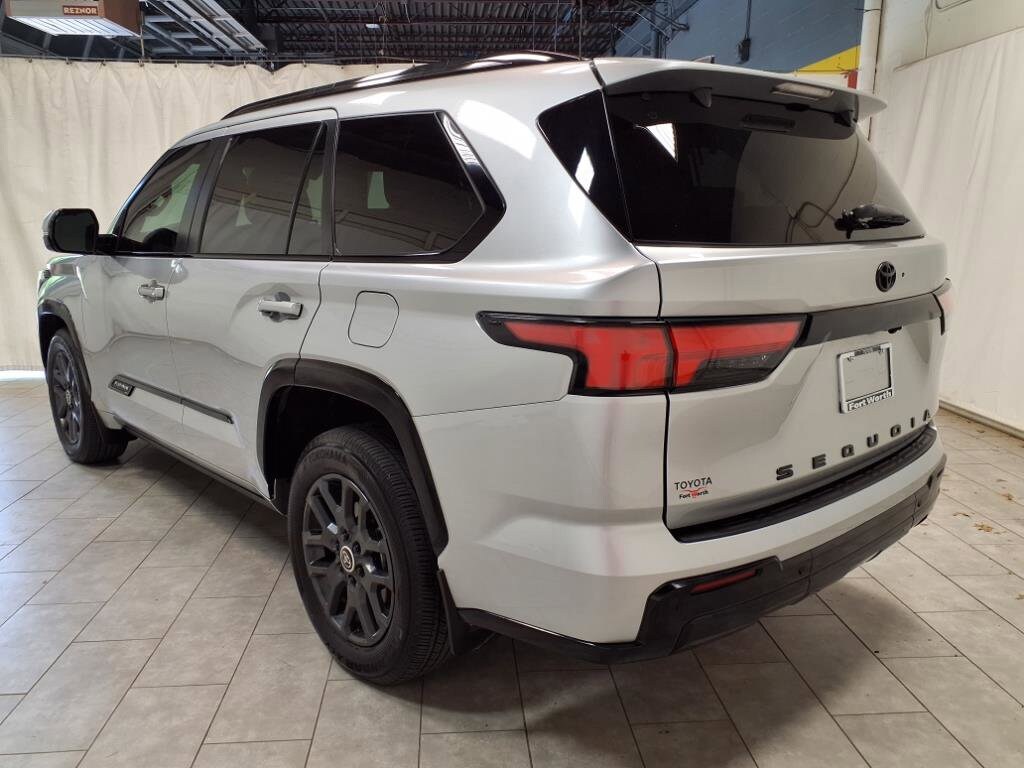 2024 Toyota Sequoia Platinum photo 3