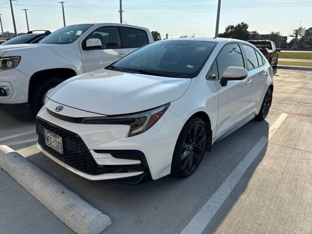 Used 2025 Toyota Corolla Hybrid LE Sedan