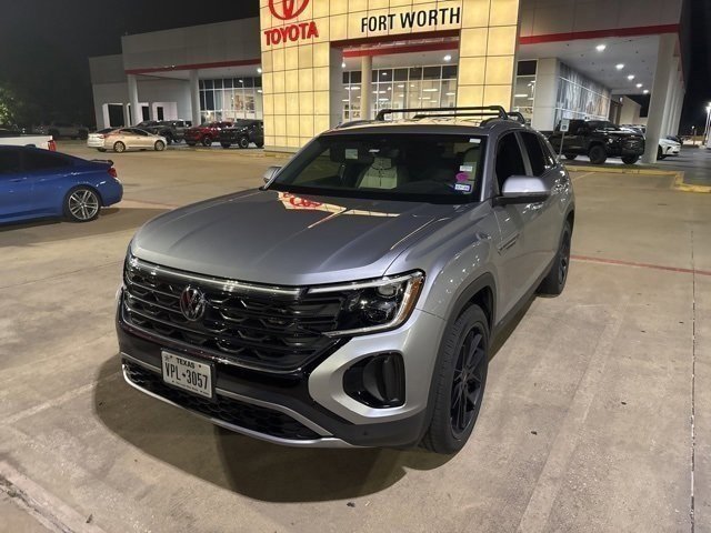 2024 Volkswagen Atlas Cross Sport SE Technology photo 2