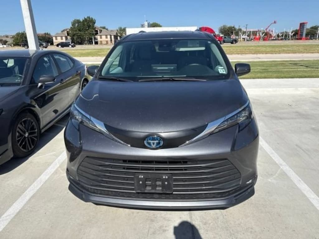 Used 2025 Toyota Sienna XLE 8 Passenger Van Passenger Van