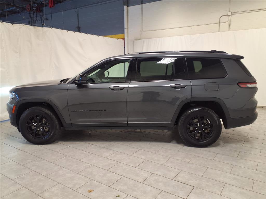 Used 2024 Jeep Grand Cherokee L Laredo SUV