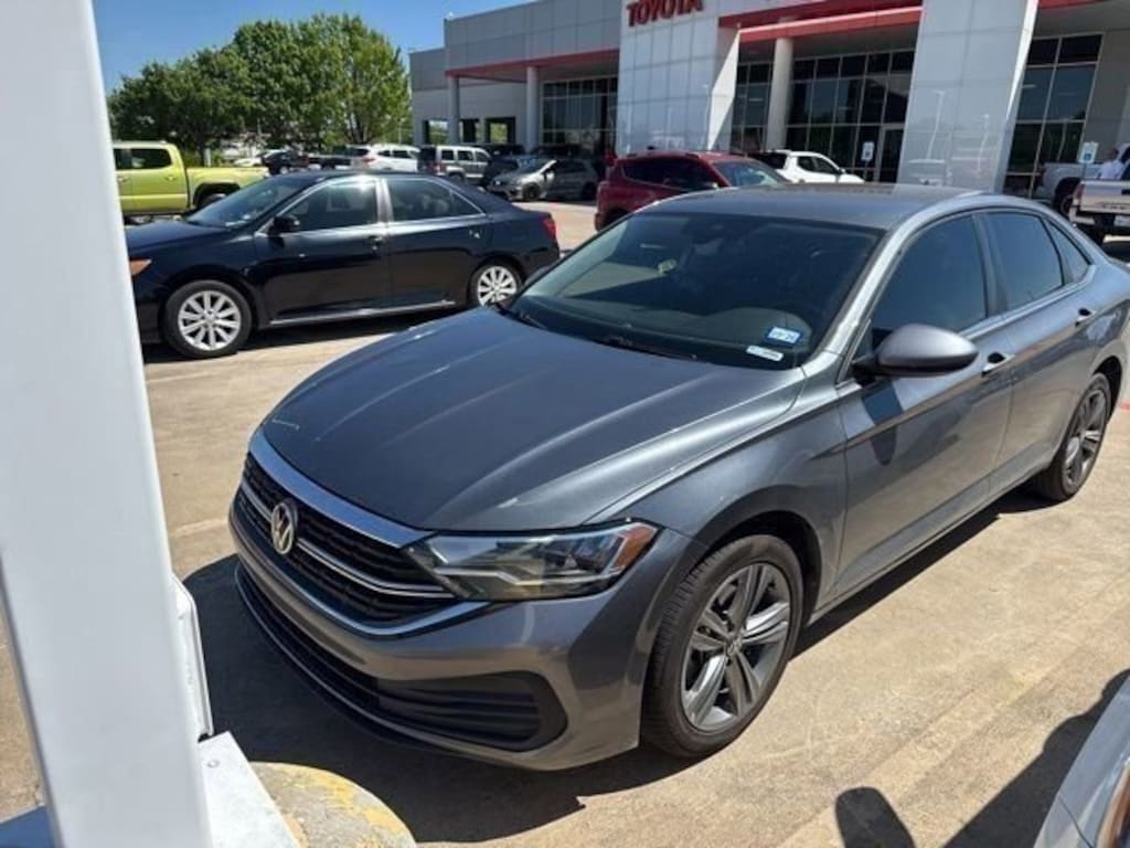 Used 2024 Volkswagen Jetta 1.5T SE Sedan