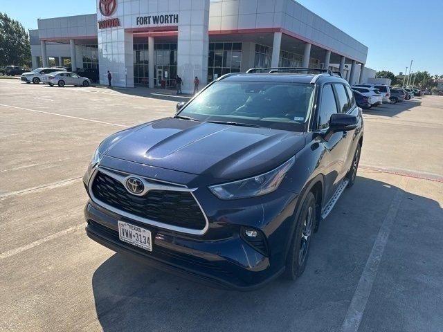 2024 Toyota Highlander LE photo 2