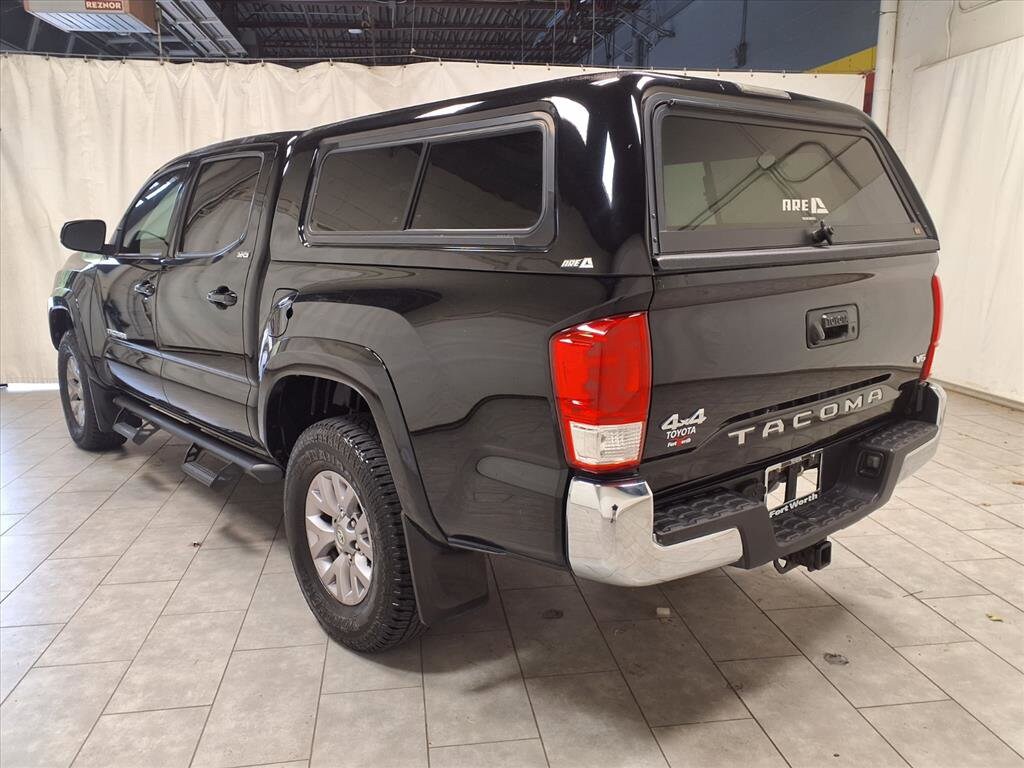 2017 Toyota Tacoma SR5 V6 photo 3