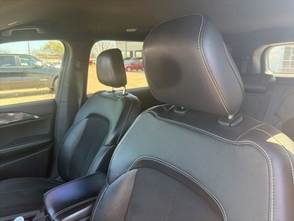 Used 2022 Jeep New Grand Cherokee Laredo SUV