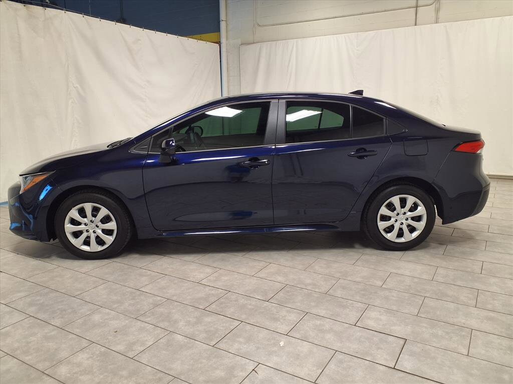 2025 Toyota Corolla LE photo 3