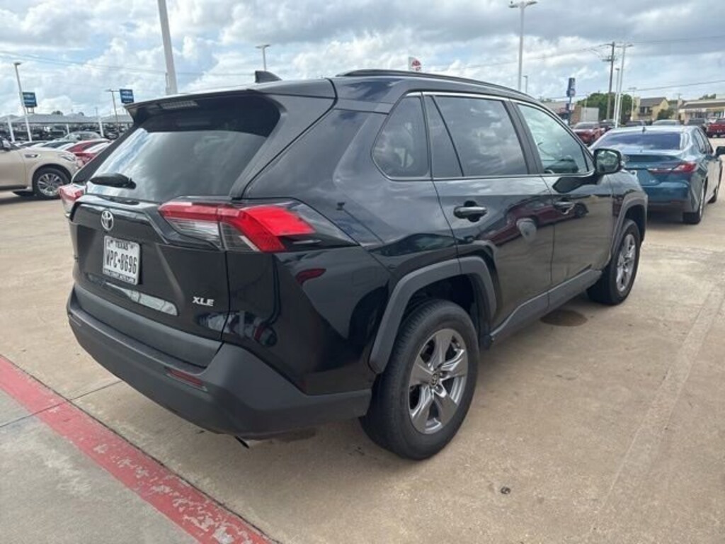 Used 2022 Toyota RAV4 XLE SUV