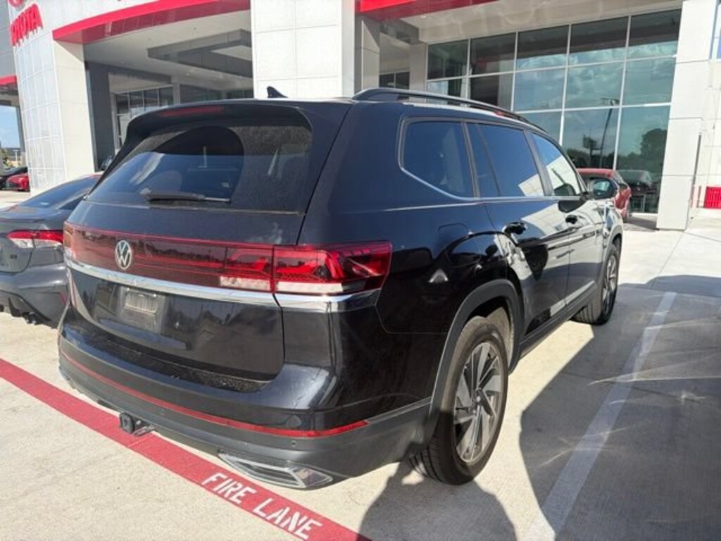 Used 2024 Volkswagen Atlas 2.0T SE w/Technology SUV