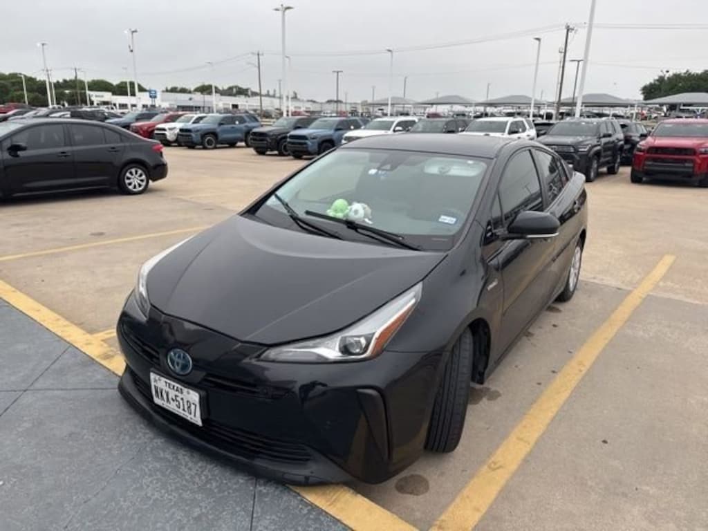 Used 2020 Toyota Prius L Hatchback