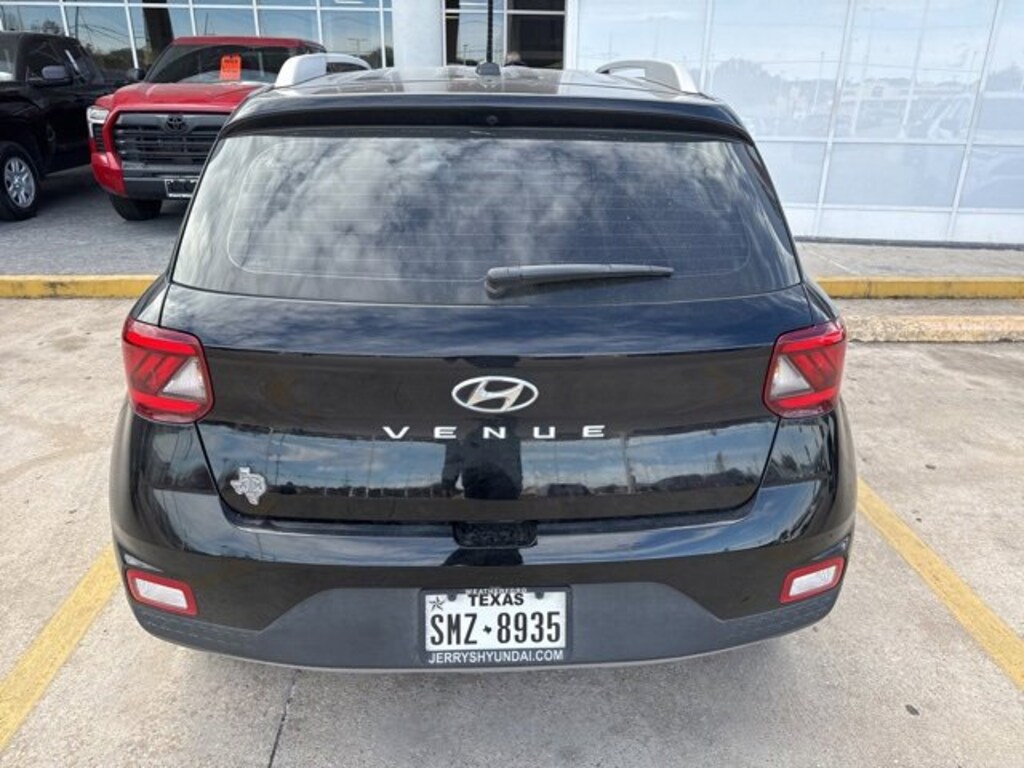 Used 2023 Hyundai Venue SEL SUV