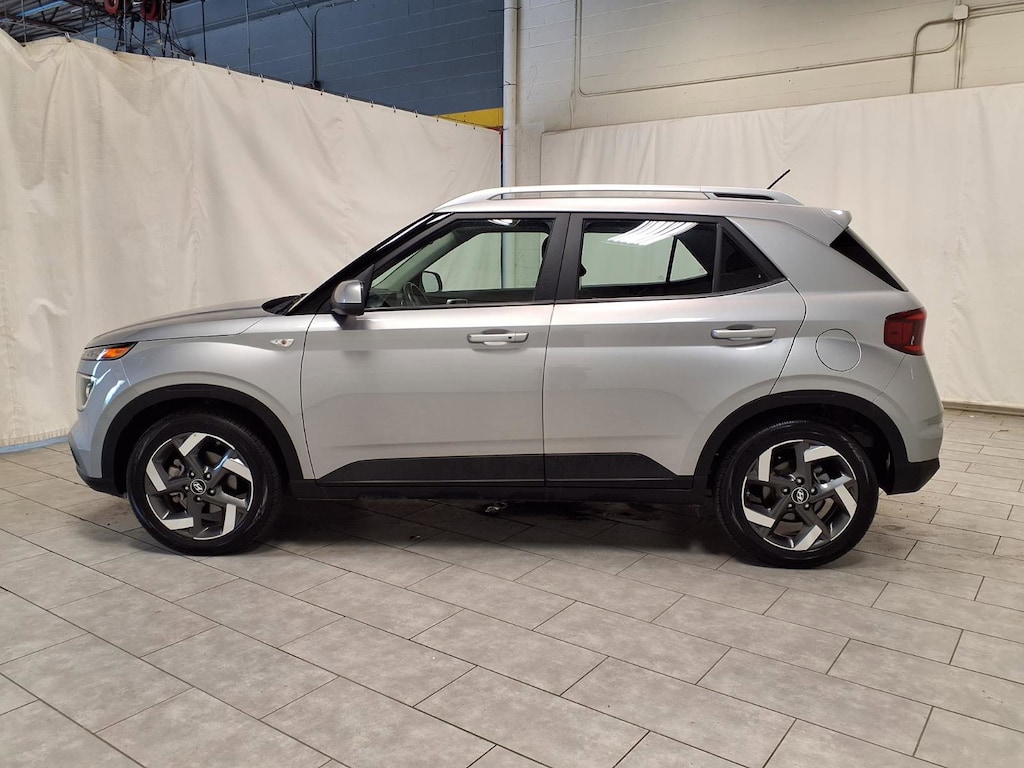 Used 2025 Hyundai Venue SUV