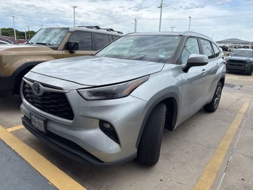 Used 2023 Toyota Highlander L SUV