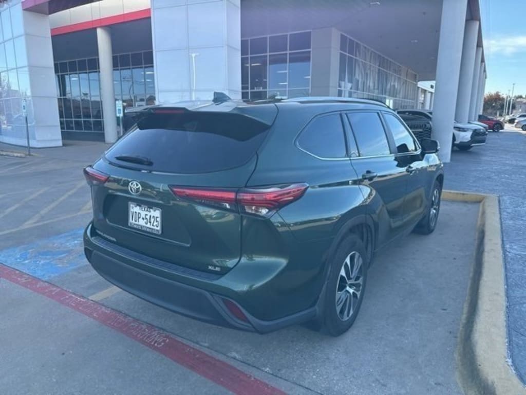 Used 2023 Toyota Highlander L SUV