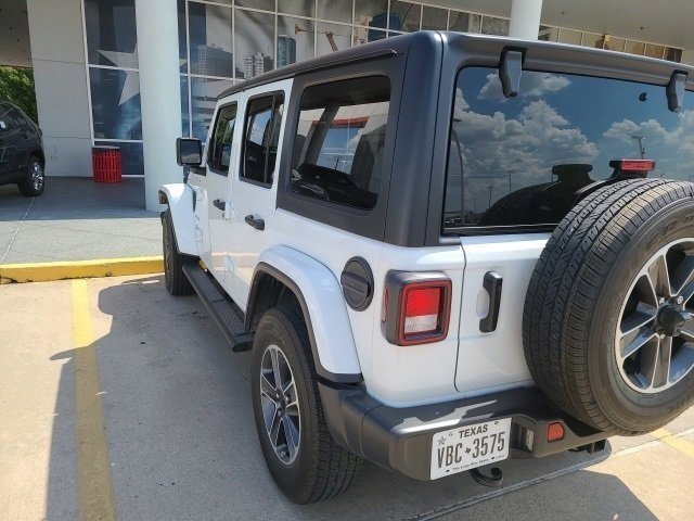 2023 Jeep Wrangler Sahara photo 3