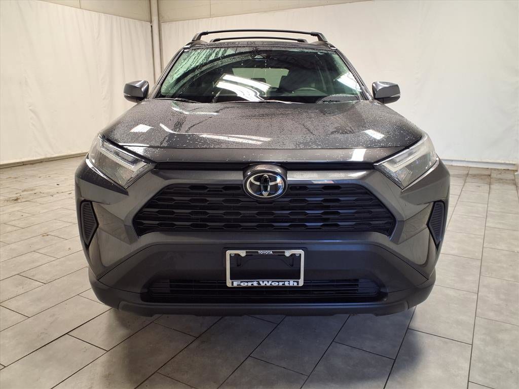 2023 Toyota RAV4 XLE photo 2