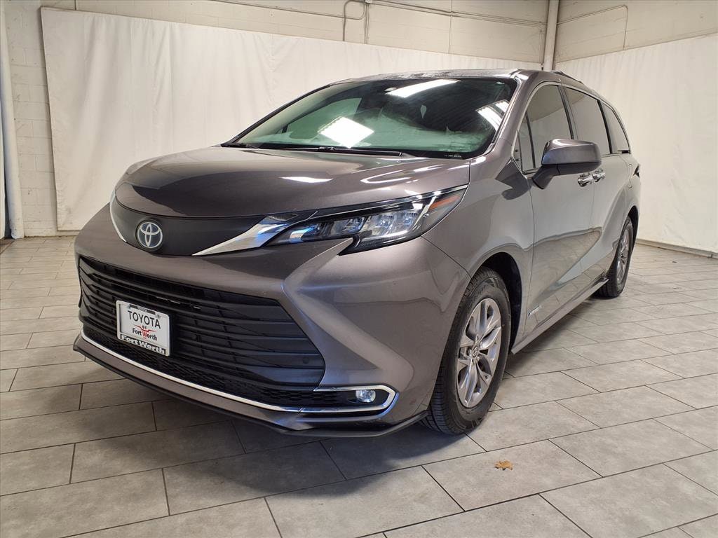Certified 2021 Toyota Sienna XLE Van