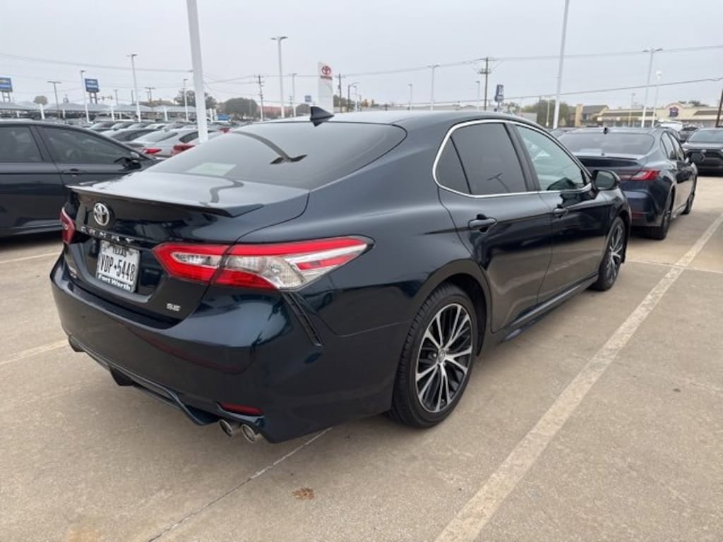 Used 2019 Toyota Camry SE Sedan