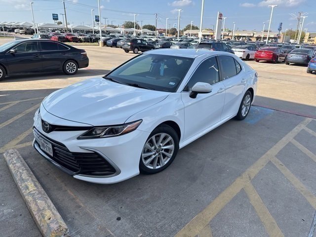 2021 Toyota Camry LE photo 2