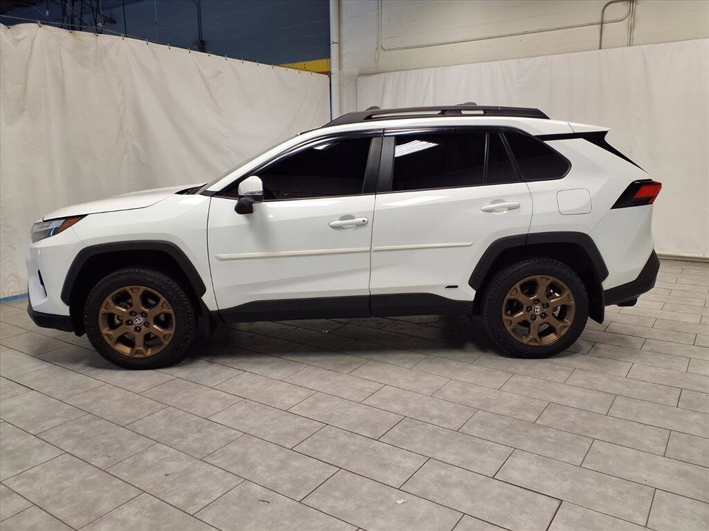 2023 Toyota RAV4 Hybrid photo 3