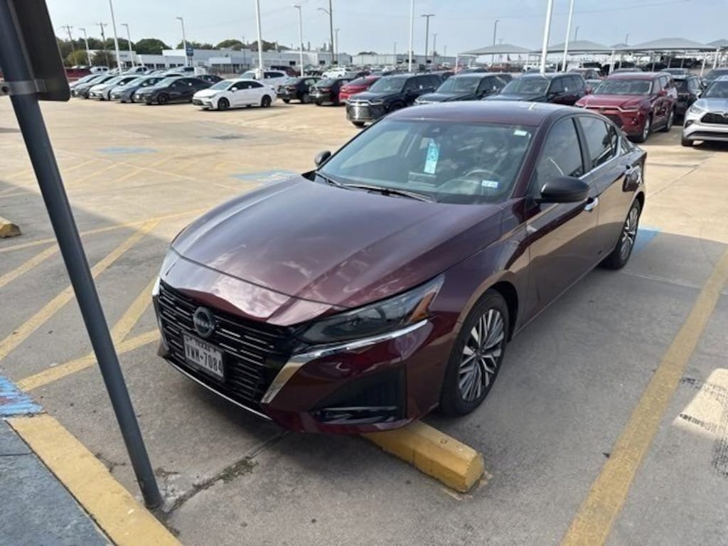 Used 2025 Nissan Altima SV Sedan