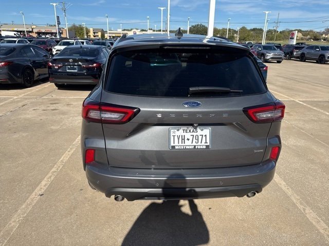 2023 Ford Escape ST-Line photo 4