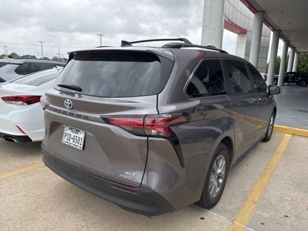 Certified 2021 Toyota Sienna XLE Van