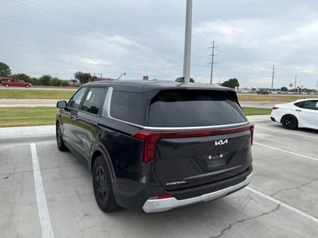 Used 2025 Kia Carnival LXS Van Passenger Van