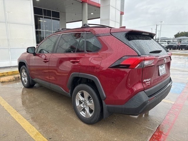 2023 Toyota RAV4 XLE photo 3