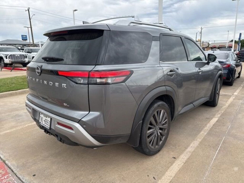 Used 2024 Nissan Pathfinder SL SUV