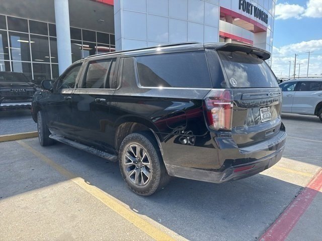 2023 Chevrolet Suburban Z71 photo 3
