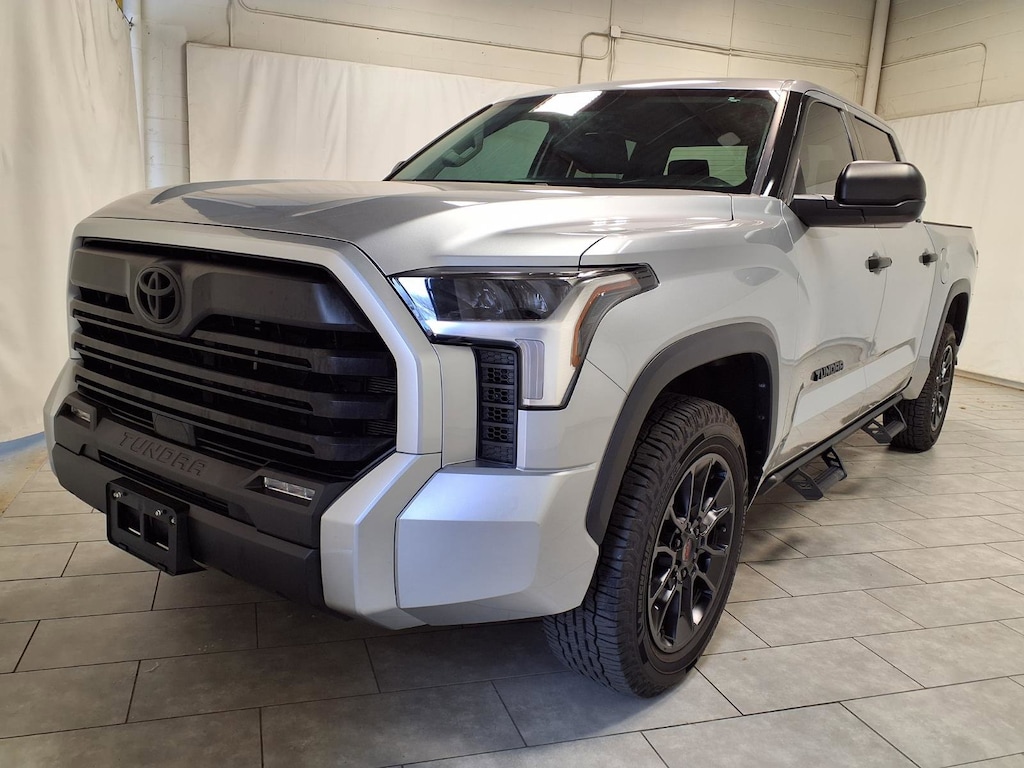 2023 Toyota Tundra SR5 CrewMax photo 3