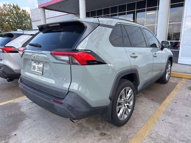 2022 Toyota RAV4 XLE Premium photo 4