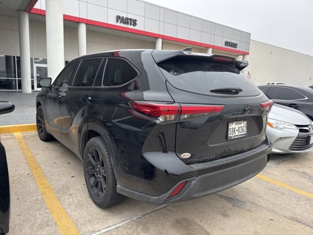 Used 2022 Toyota Highlander L SUV
