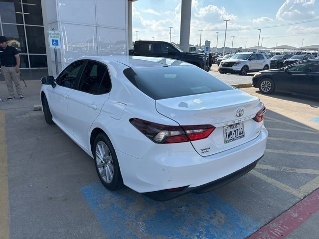 2021 Toyota Camry LE photo 3