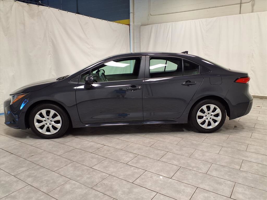 2025 Toyota Corolla LE photo 3